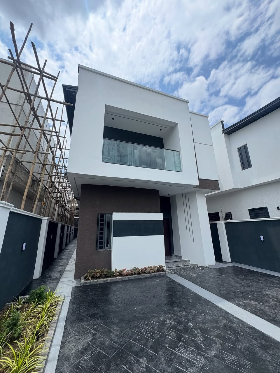 4-Bed Duplex with BQ, Dana Estate Rumuodumaya